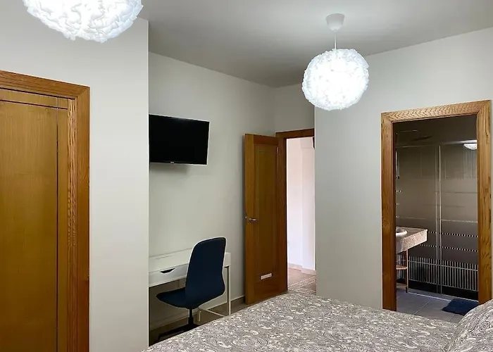 Villa Comfortable Family House With Pool And Jacuzzi