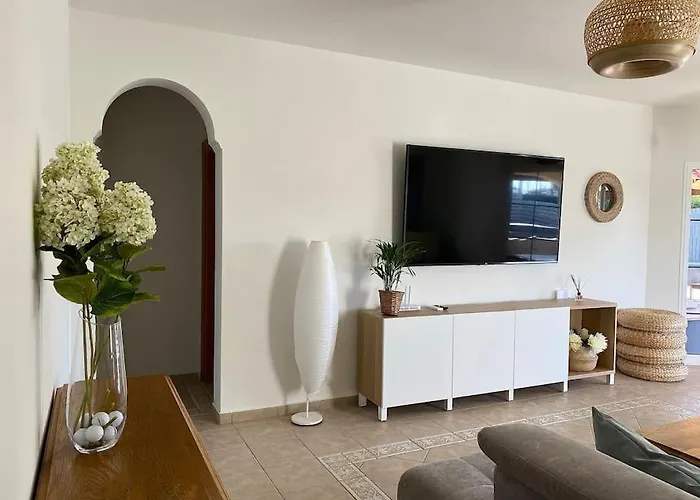 Villa Comfortable Family House With Pool And Jacuzzi *