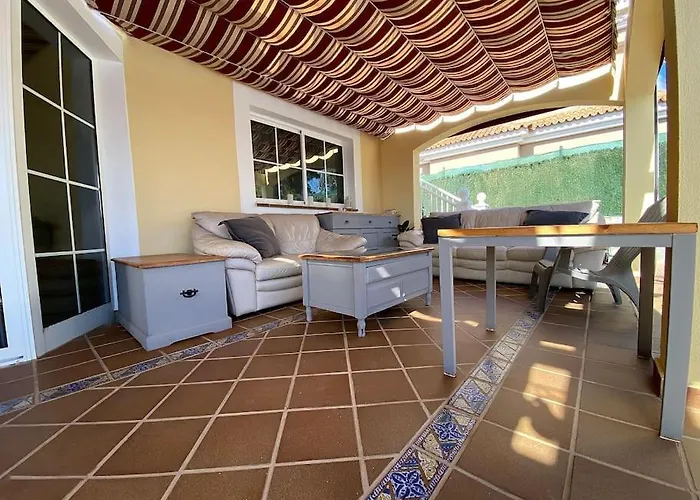 Villa Comfortable Family House With Pool And Jacuzzi