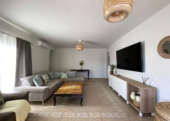 Villa Comfortable Family House With Pool And Jacuzzi Costa De Antigua