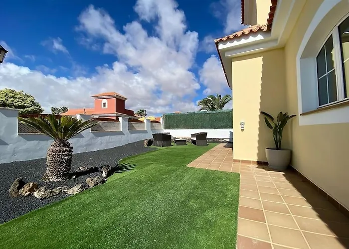 Comfortable Family House With Pool And Jacuzzi Villa *