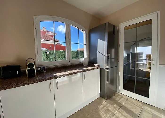 Villa Comfortable Family House With Pool And Jacuzzi *