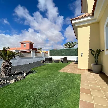 Comfortable Family House With Pool And Jacuzzi Вилла *