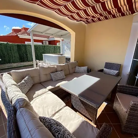 Вилла Comfortable Family House With Pool And Jacuzzi Коста-де-Антигуа