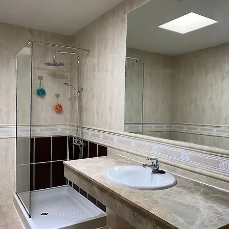 Comfortable Family House With Pool And Jacuzzi Вилла *