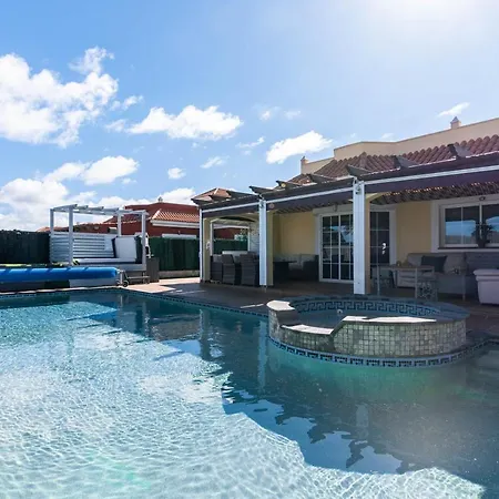 Comfortable Family House With Pool And Jacuzzi Villa