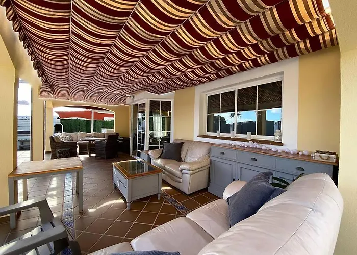 Vila Comfortable Family House With Pool And Jacuzzi *