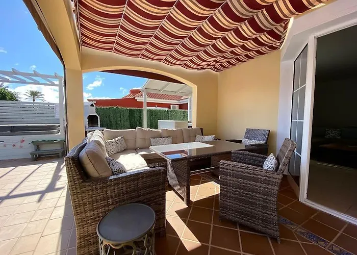 Comfortable Family House With Pool And Jacuzzi וילה קוסטה דה אנטיגואה