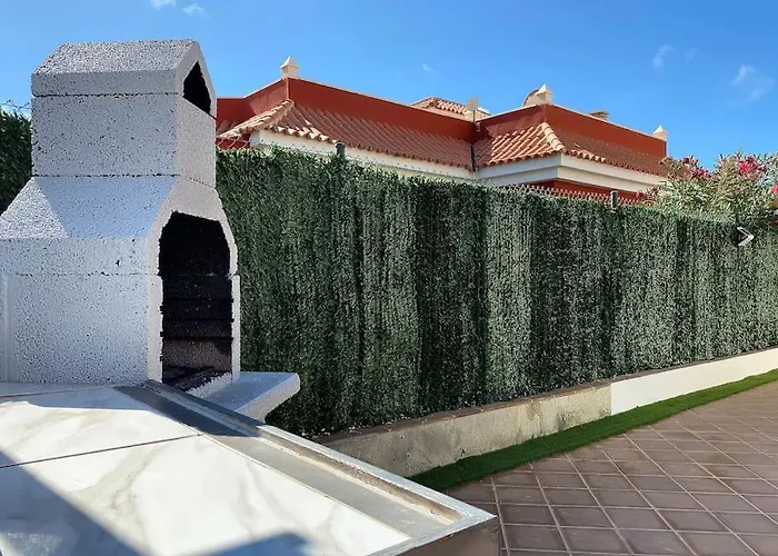 וילה Comfortable Family House With Pool And Jacuzzi