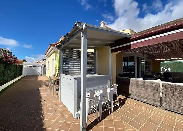 Comfortable Family House With Pool And Jacuzzi