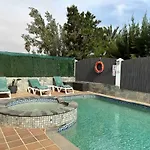 Familiar Con Piscina, Barbacoa Y Wifi