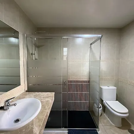 Comfortable Family House With Pool And Jacuzzi Villa