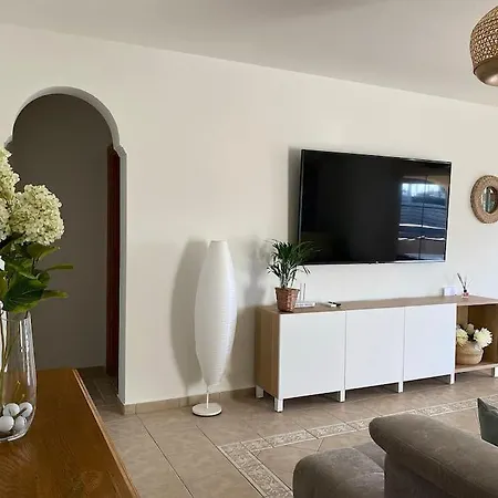 Βίλα Comfortable Family House With Pool And Jacuzzi *