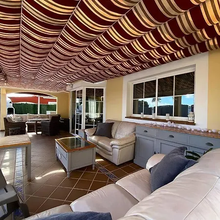 Villa Comfortable Family House With Pool And Jacuzzi *