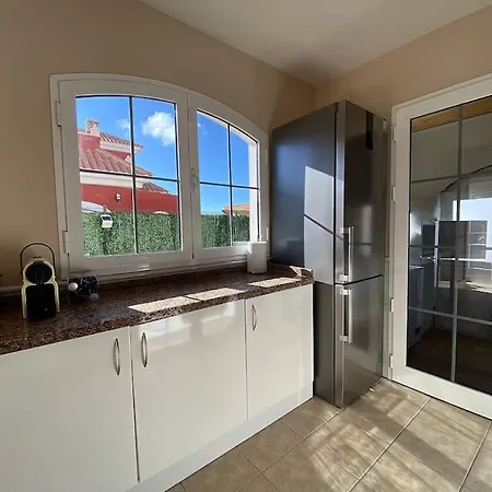 Βίλα Comfortable Family House With Pool And Jacuzzi *