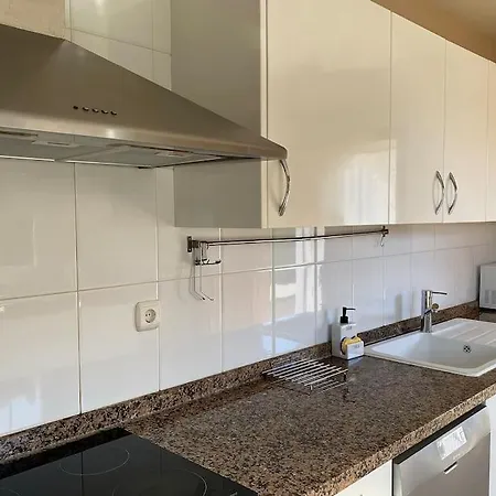 Βίλα Comfortable Family House With Pool And Jacuzzi