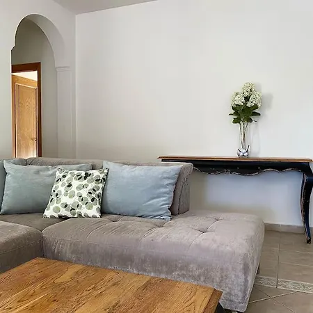 Comfortable Family House With Pool And Jacuzzi *